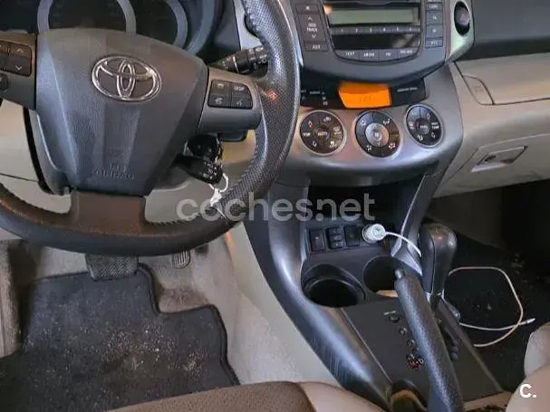 Usado Toyota RAV4 Executive 150 CV (110 kW) 2012 Blanco SUV