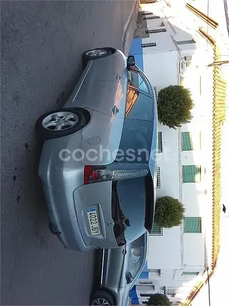 Usado Mitsubishi Grandis Intense+ 136 CV (100 kW) 2006 Gris / plata Monovolumen