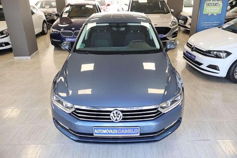 Usado VW Passat Advance 150 CV (110 kW) 2018 Azul Berlina