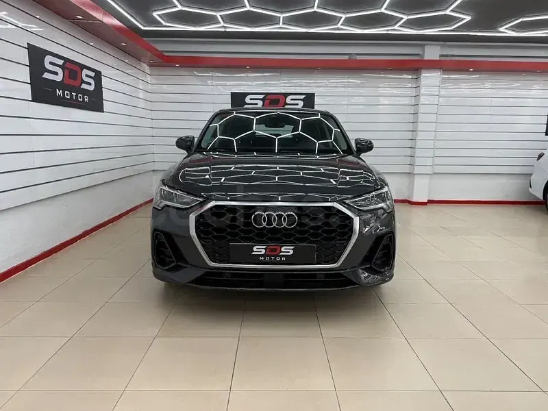 Usado Audi Q3 Sportback Advanced 150 CV (110 kW) 2021 Gris / plata SUV