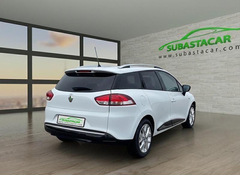 Usado Renault Clio GrandTour LIMITED 90 CV (66 kW) 2018 Blanco Familiar