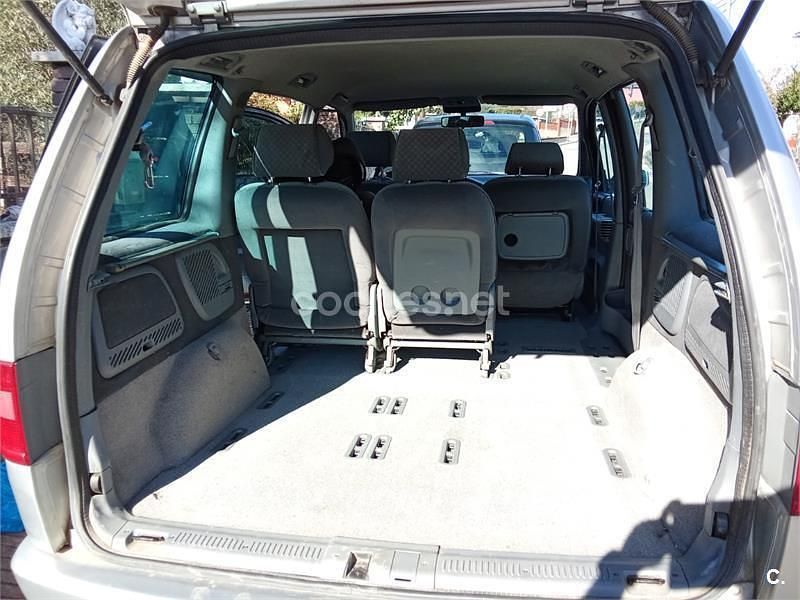 Usado Lancia Zeta 109 CV (80 kW) 2000 Gris / plata Monovolumen