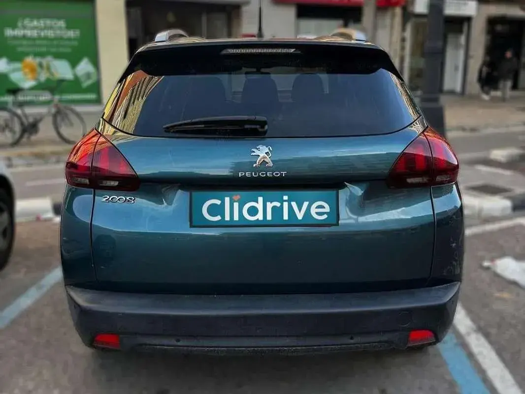 Usado Peugeot 2008 Style 82 CV (60 kW) 2018 Verde SUV