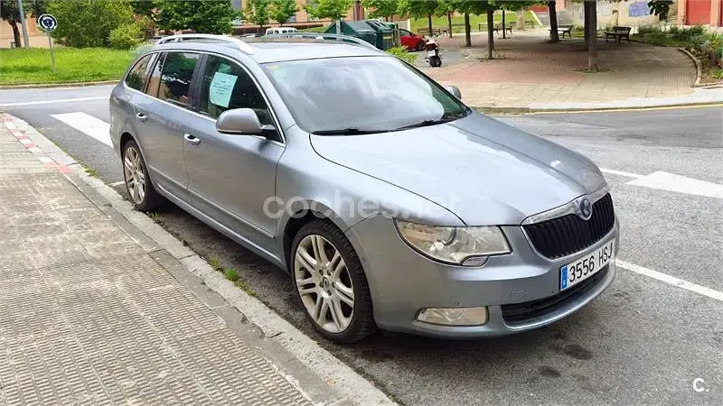 Begagnad Skoda Superb Exclusive 170 HK (125 kW) 2013 Grå Kombi