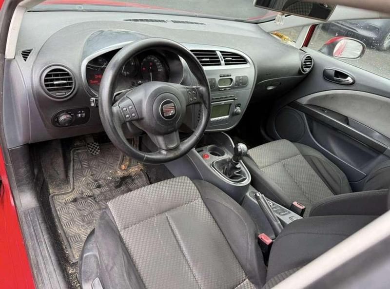 Usado Seat Leon Sport 125 CV (91 kW) 2008 Rojo Utilitario