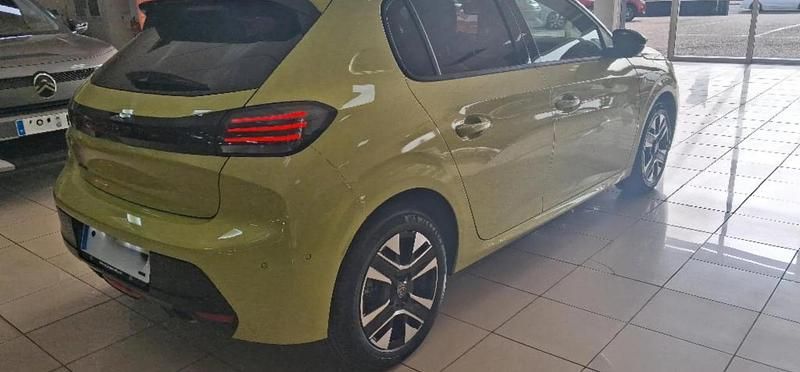 Nuevo Peugeot 208 Allure 102 CV (75 kW) 2025 Jaune Utilitario