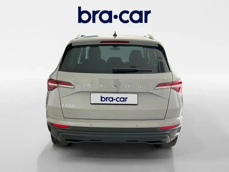 Usado Skoda Karoq Selection 150 CV (110 kW) 2024 Gris / plata SUV