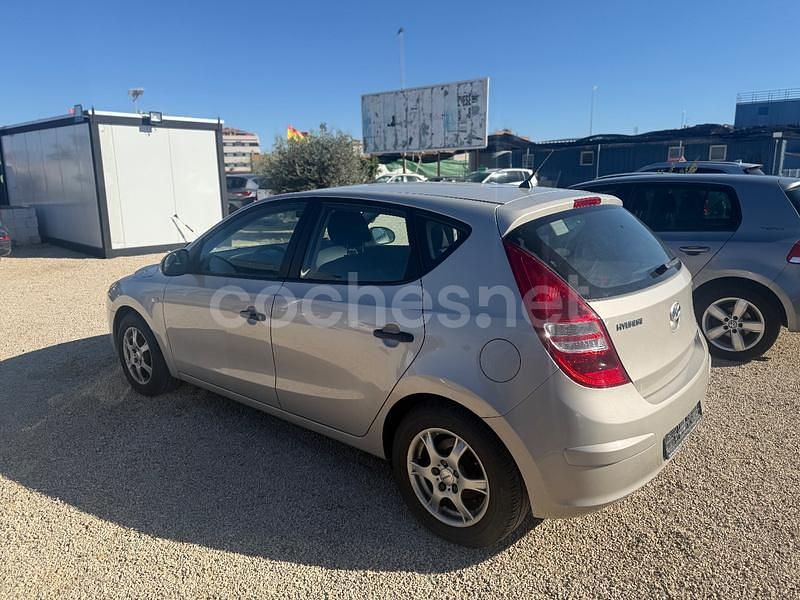 Usado Hyundai i30 Style 128 CV (94 kW) 2010 Beige Berlina