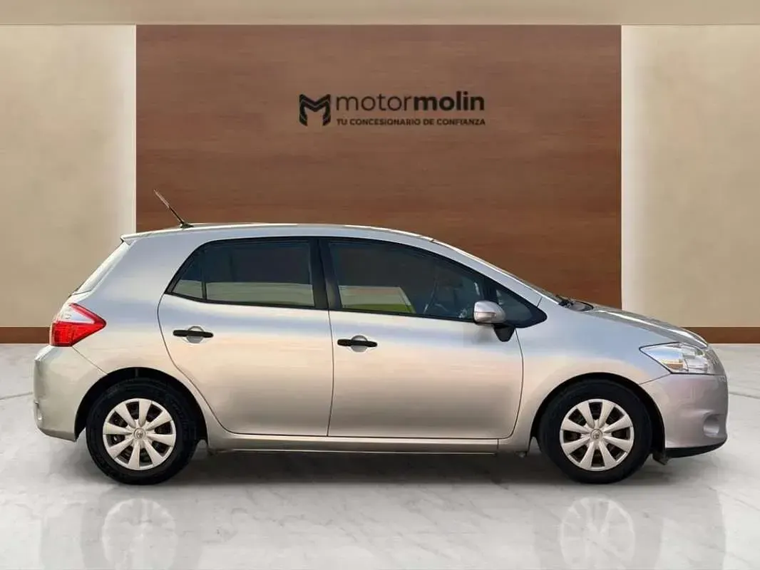 Usado Toyota Auris Active 90 CV (66 kW) 2012 Gris Utilitario