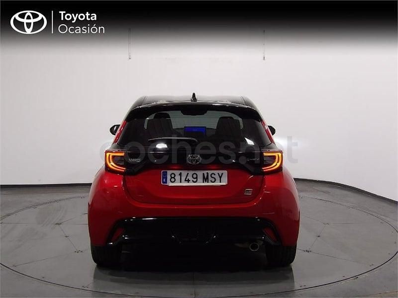 Usado Toyota Yaris Hybrid Sport 130 CV (95 kW) 2024 Negro Berlina