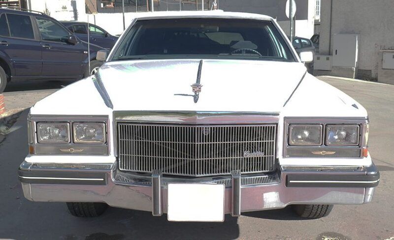 Usado Cadillac Deville 135 CV (99 kW) 1984 Blanco Berlina