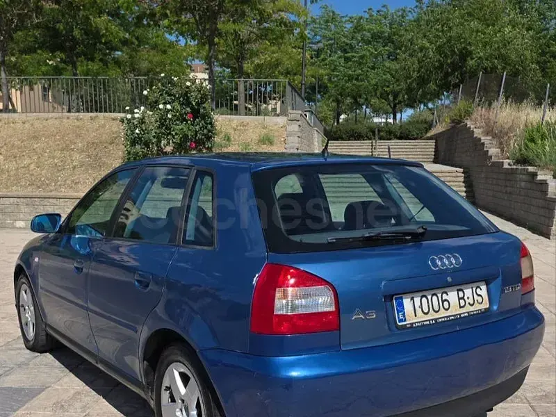 Usado Audi A3 Attraction 130 CV (95 kW) 2001 Azul Utilitario
