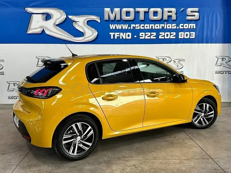 Usado Peugeot 208 Allure 100 CV (73 kW) 2021 Amarillo Utilitario