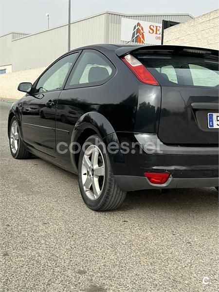 Usado Ford Focus Sport 115 CV (84 kW) 2006 Negro Berlina