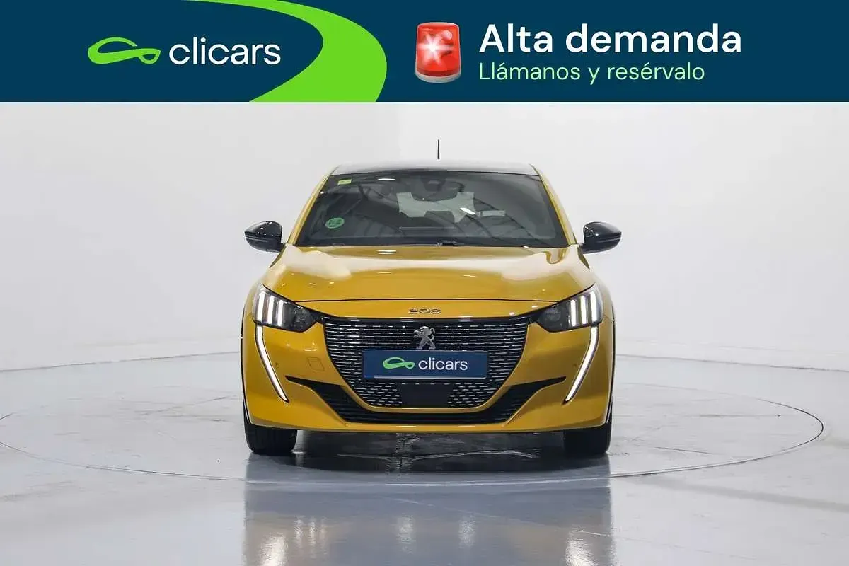 Usado Peugeot 208 GT-line 131 CV (96 kW) 2020 Amarillo Utilitario