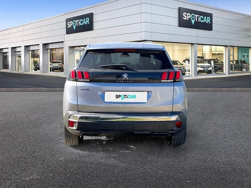 Usado Peugeot 3008 Allure 130 CV (95 kW) 2019 Gris SUV