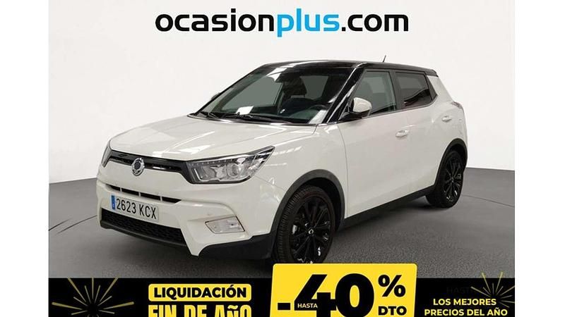 Blanco Usado 2017 Ssangyong (KGM) Tivoli Limited SUV | 13.590 € (Caro) - Imagen 1/4