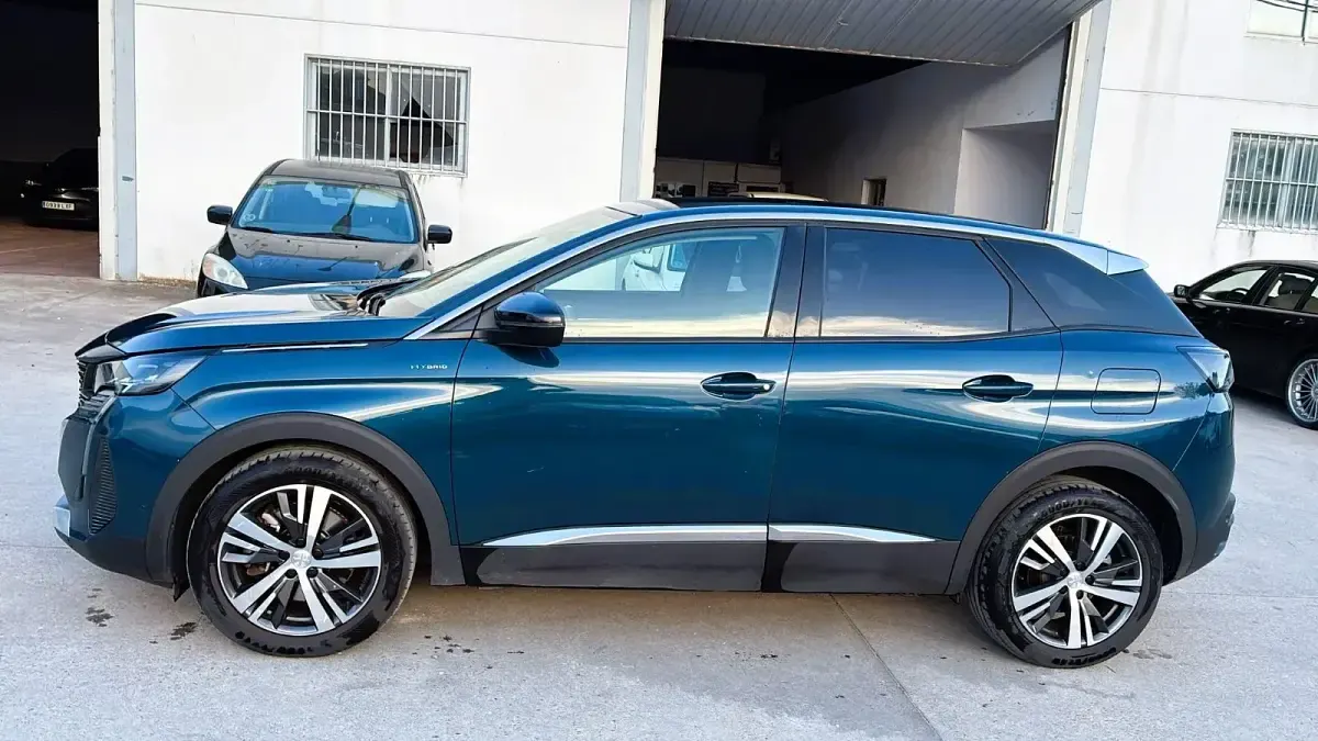 Usado Peugeot 3008 Allure 225 CV (165 kW) 2022 Azul SUV