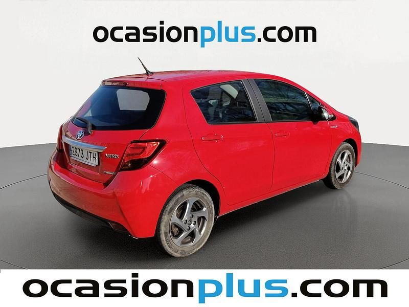 Usado Toyota Yaris Hybrid Active 100 CV (73 kW) 2016 Rojo
