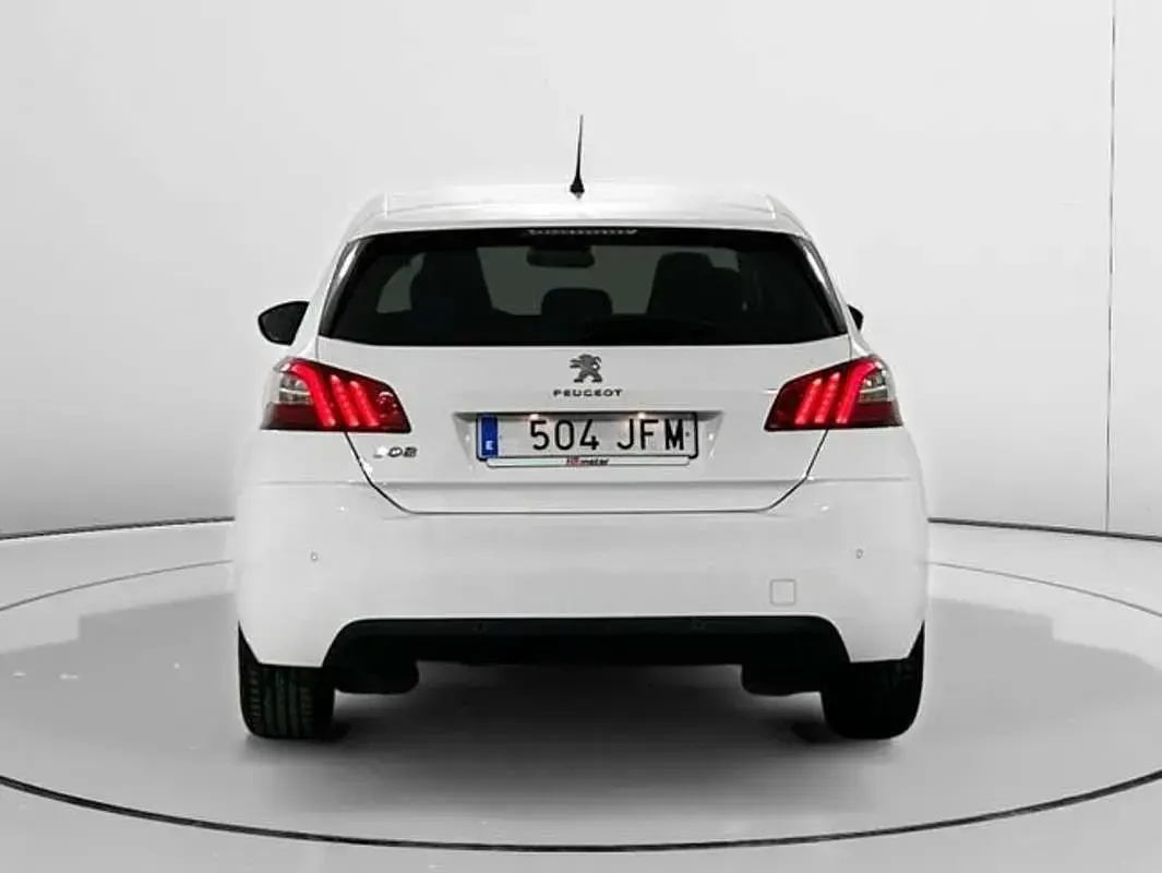 Usado Peugeot 308 Access 110 CV (80 kW) 2015 Blanco Utilitario