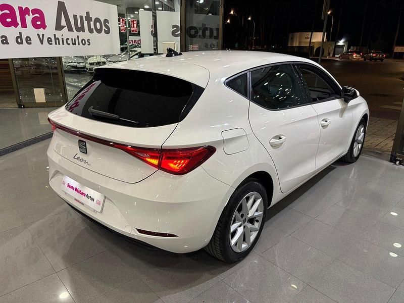 Usado Seat Leon Style 115 CV (84 kW) 2022 Blanco Utilitario