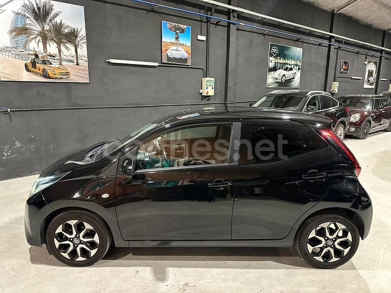 Usado Toyota Aygo X-play 72 CV (52 kW) 2020 Negro Utilitario