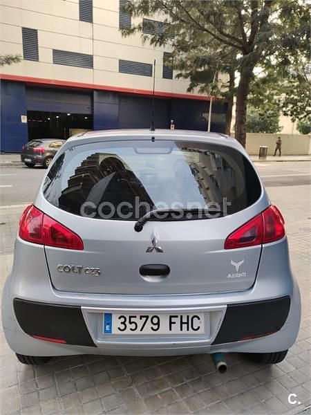 Usado Mitsubishi Colt Invite 75 CV (55 kW) 2006 Azul Berlina