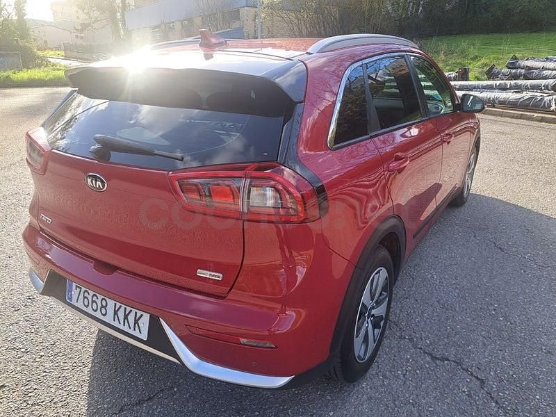 Usado Kia Niro 141 CV (103 kW) 2018 Granate SUV