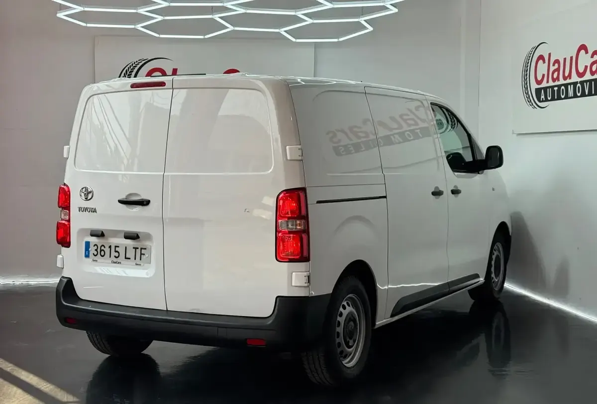 Usado Toyota Proace 100 CV (73 kW) 2021 Blanco Monovolumen