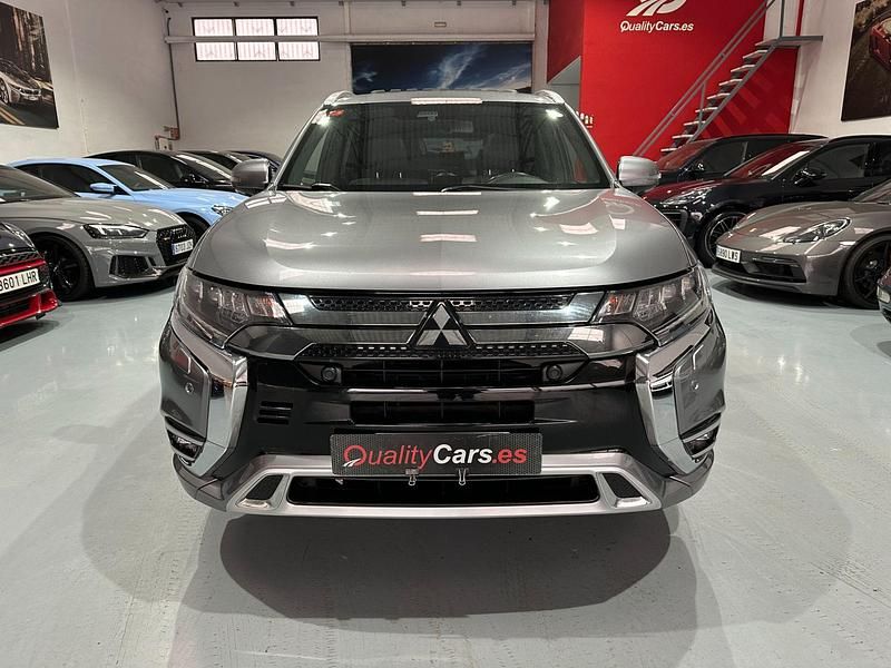 Usado Mitsubishi Outlander P-HEV 230 CV (169 kW) 2021 Gris SUV