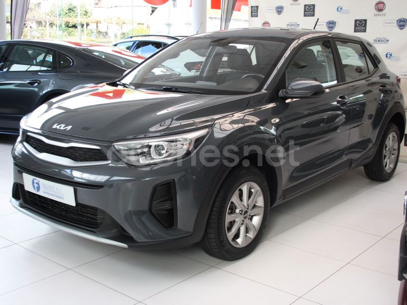 Gris / plata Usado 2023 Kia Stonic SUV | 16.900 € (Precio justo) - Imagen 1/4