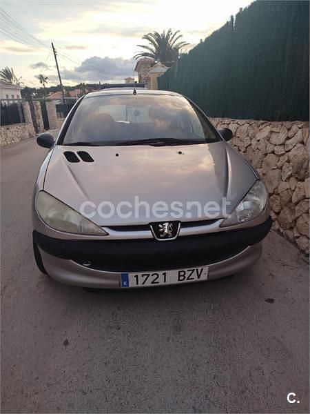 Usado Peugeot 206 75 CV (55 kW) 2002 Gris / plata Berlina