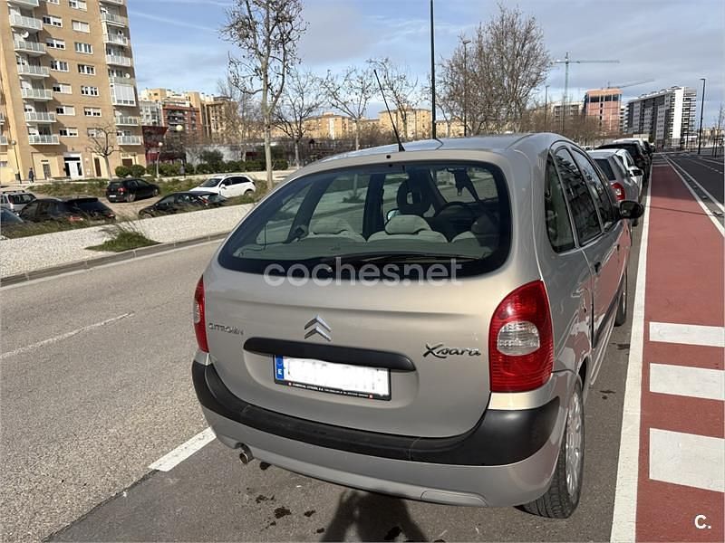 Usado Citroën Xsara Picasso 95 CV (69 kW) 2005 Beige Monovolumen