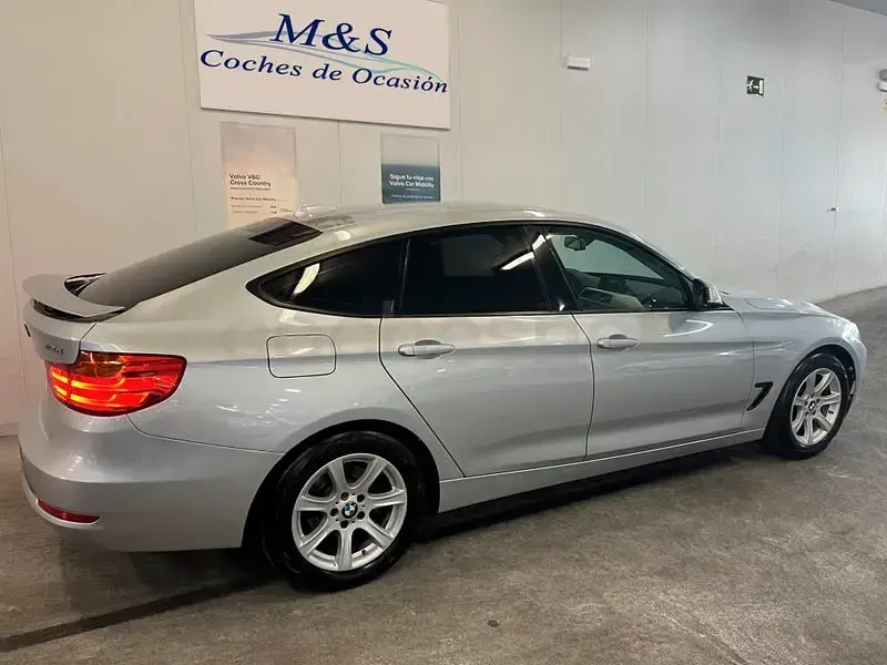 Usado BMW 318 150 CV (110 kW) 2015 Gris / plata Berlina