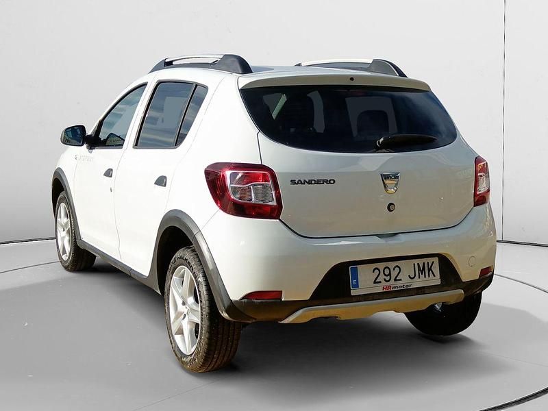 Usado Dacia Sandero Stepway 90 CV (66 kW) 2016 Blanco Berlina