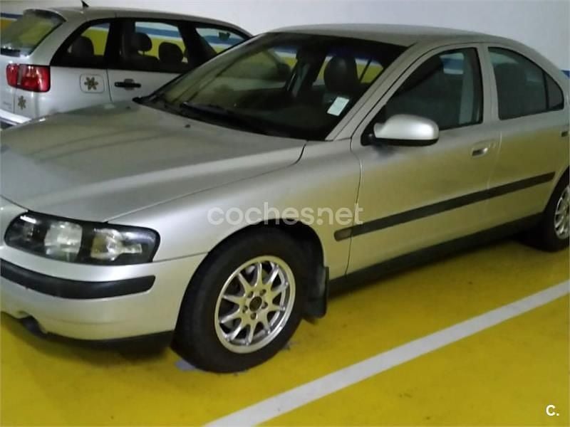 Usado Volvo S60 140 CV (102 kW) 2001 Gris / plata Berlina