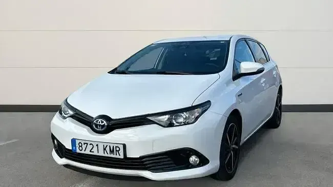 Usado Toyota Auris Hybrid Edition 136 CV (100 kW) 2018 Blanco Berlina
