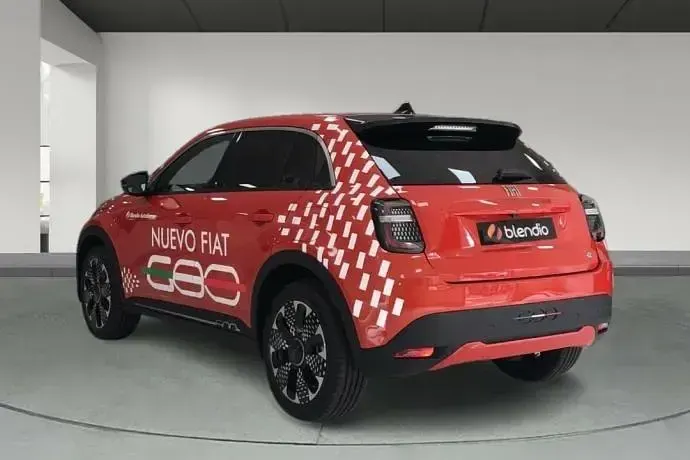 Usado Fiat 600 La Prima 116 kW (158 CV) 2025 Naranja Berlina