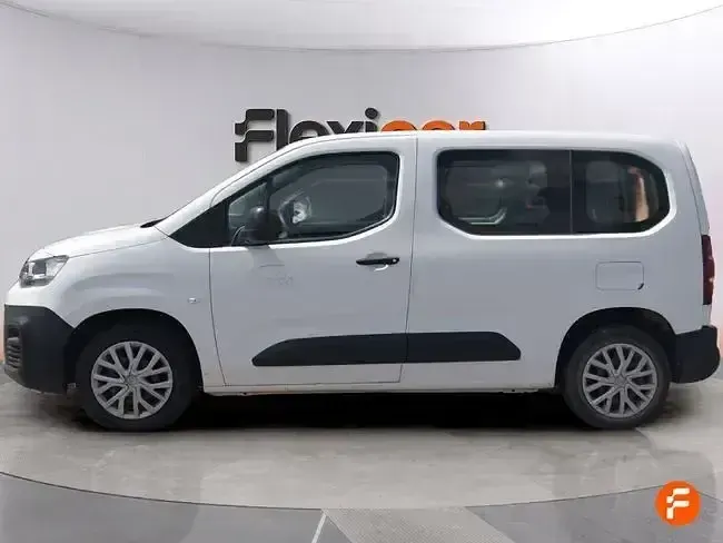 Usado Citroën Berlingo Live 102 CV (75 kW) 2022 Blanco Monovolumen