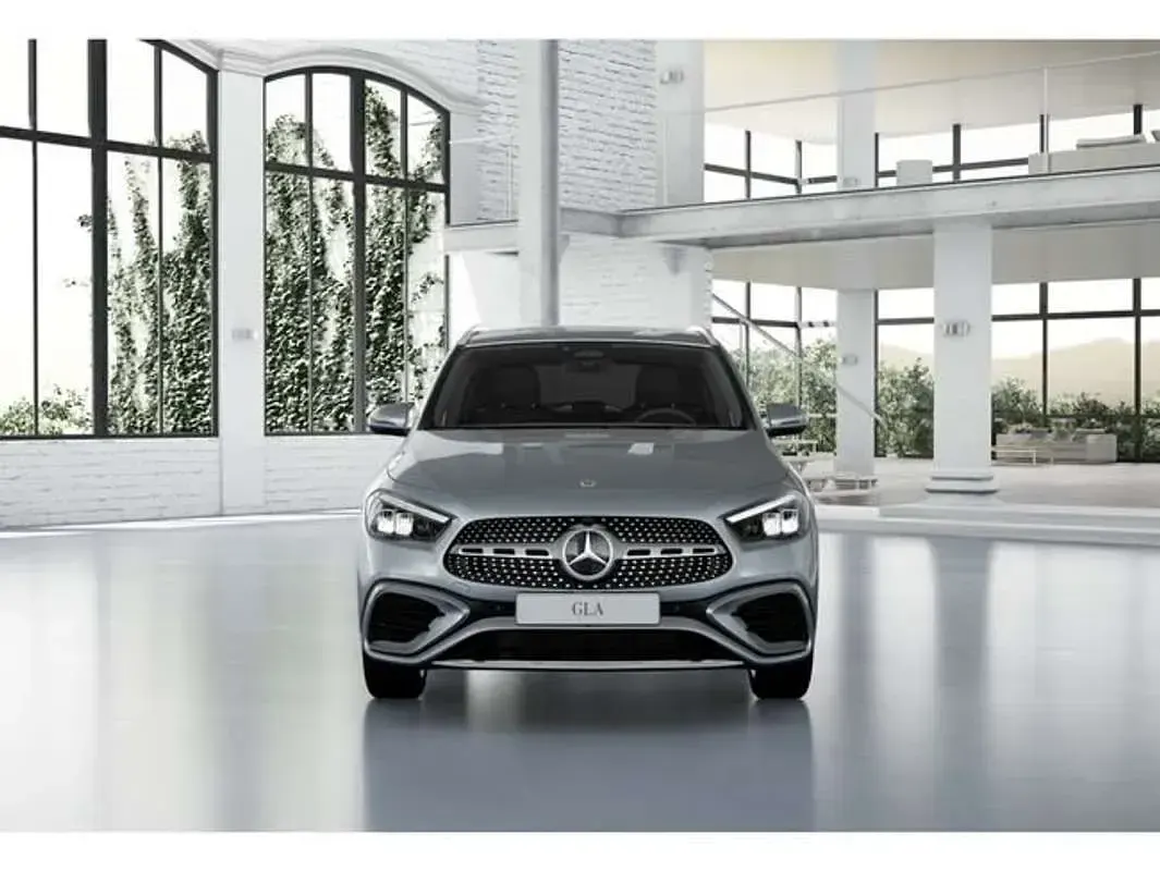 Usado Mercedes GLA200 163 CV (119 kW) 2025 Plateado SUV