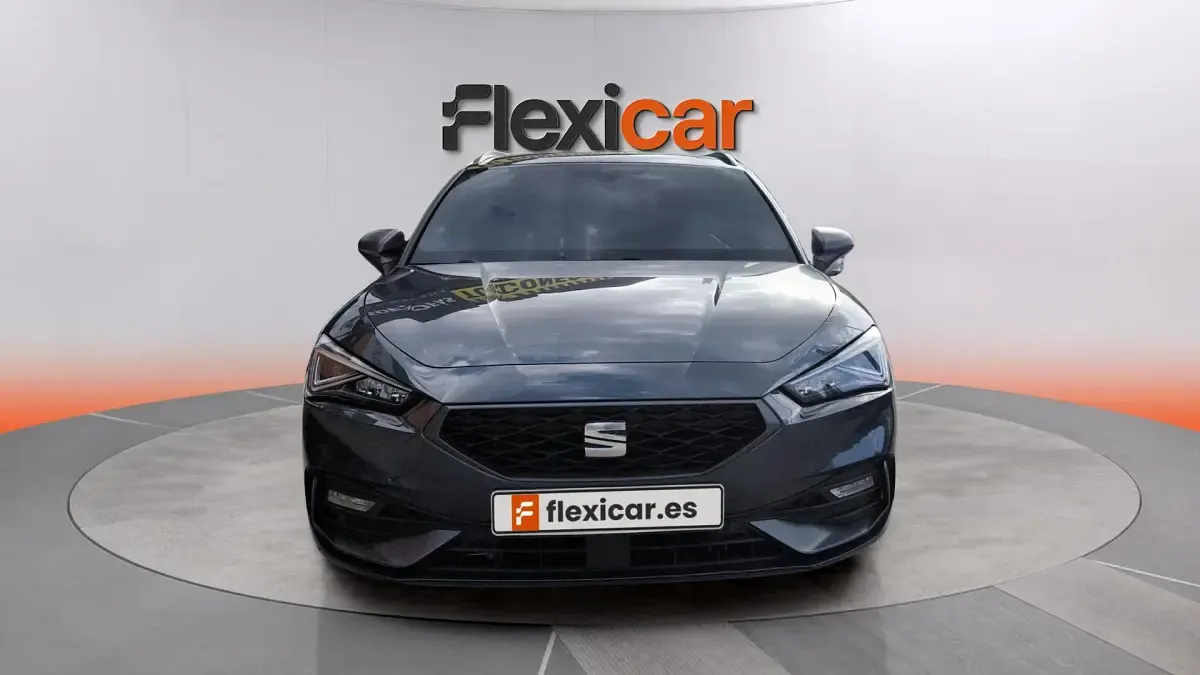Usado Seat Leon FR 150 CV (110 kW) 2020 Gris Familiar