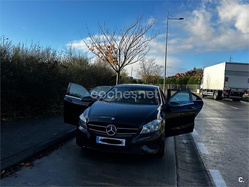 Usado Mercedes A160 Elegance 82 CV (60 kW) 2013 Negro Monovolumen