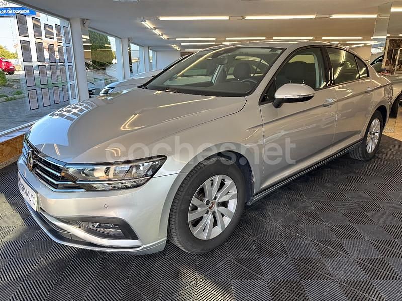 Gris / plata Usado 2020 VW Passat Business Berlina | 16.990 € (Precio justo) - Imagen 1/4