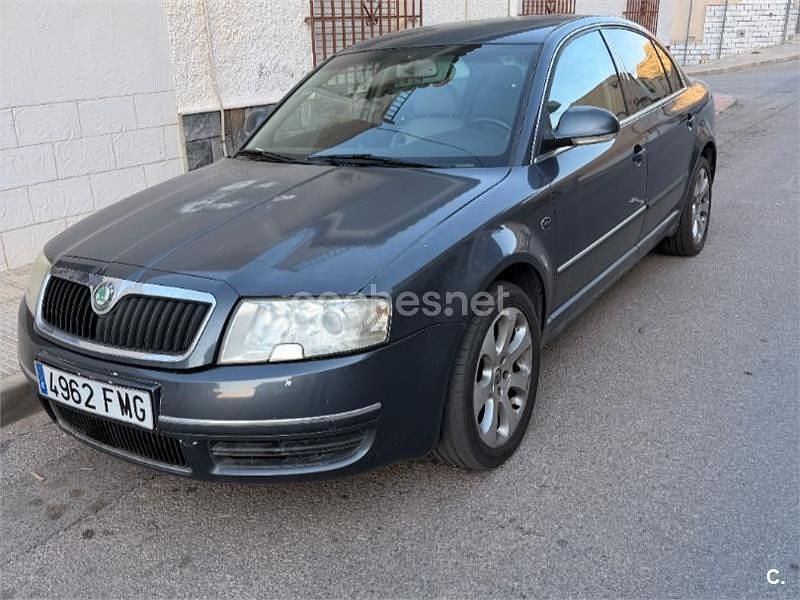 Usado Skoda Superb 163 CV (119 kW) 2007 Gris / plata Berlina