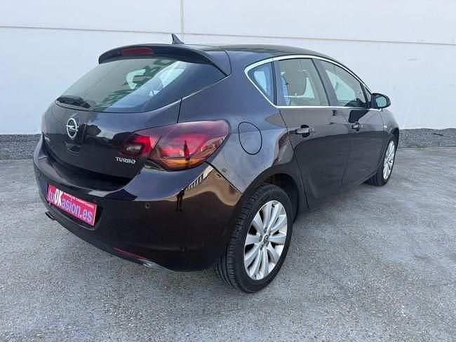 Usado Opel Astra 140 CV (102 kW) 2012 Marrón Berlina