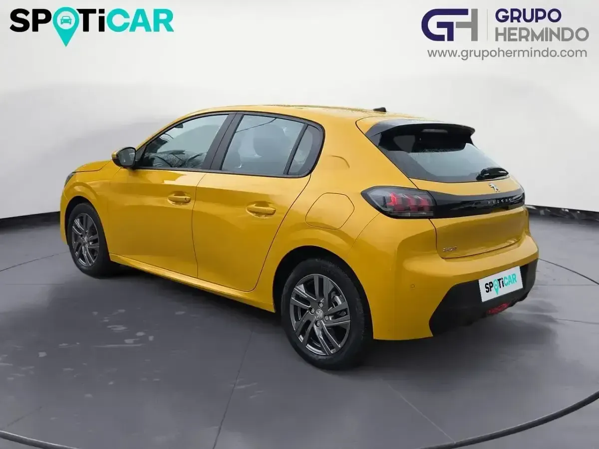 Usado Peugeot 208 Active 100 CV (73 kW) 2021 Amarillo Utilitario