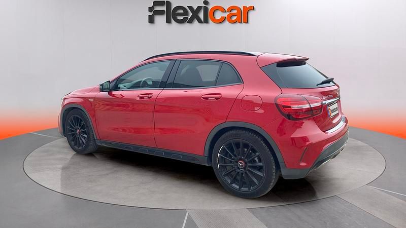 Usado Mercedes GLA180 122 CV (89 kW) 2020 Rojo SUV