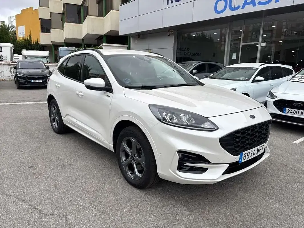 Usado Ford Kuga ST-Line 224 CV (164 kW) 2023 Blanco SUV