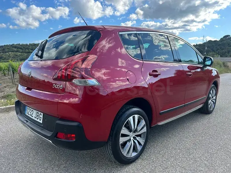 Usado Peugeot 3008 Active 120 CV (88 kW) 2014 Granate Familiar