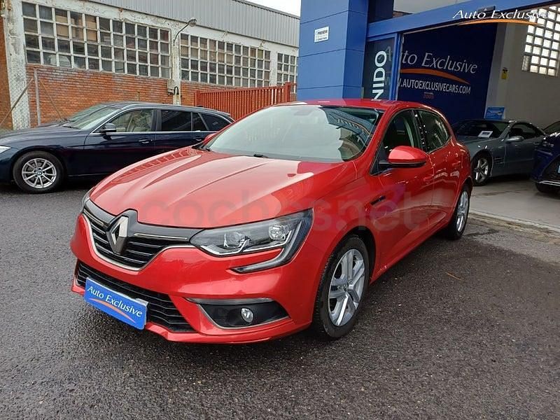 Usado Renault Mégane IV Intens 100 CV (73 kW) 2016 Rojo Berlina